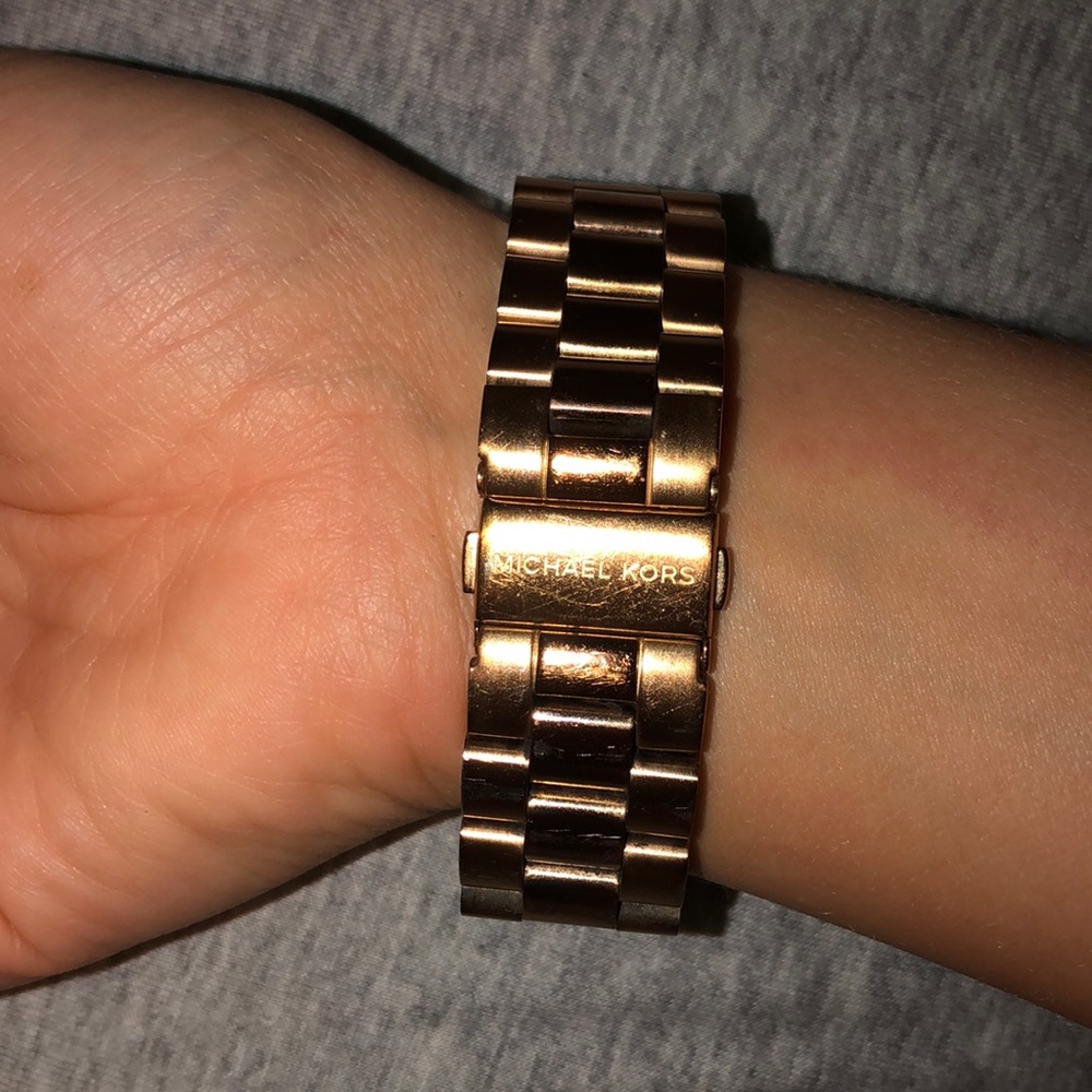 Micheal Kors Rose Gold Watch - Picture 3 of 3